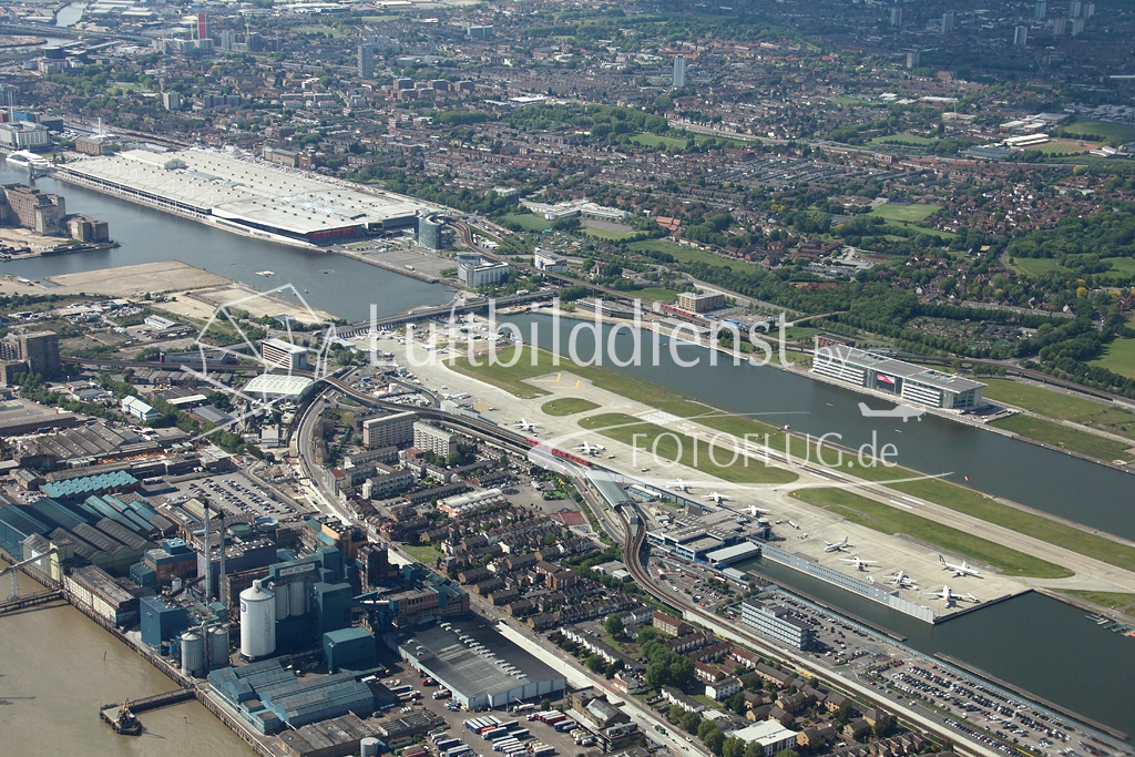 14k2_10030 Luftbild London Airport