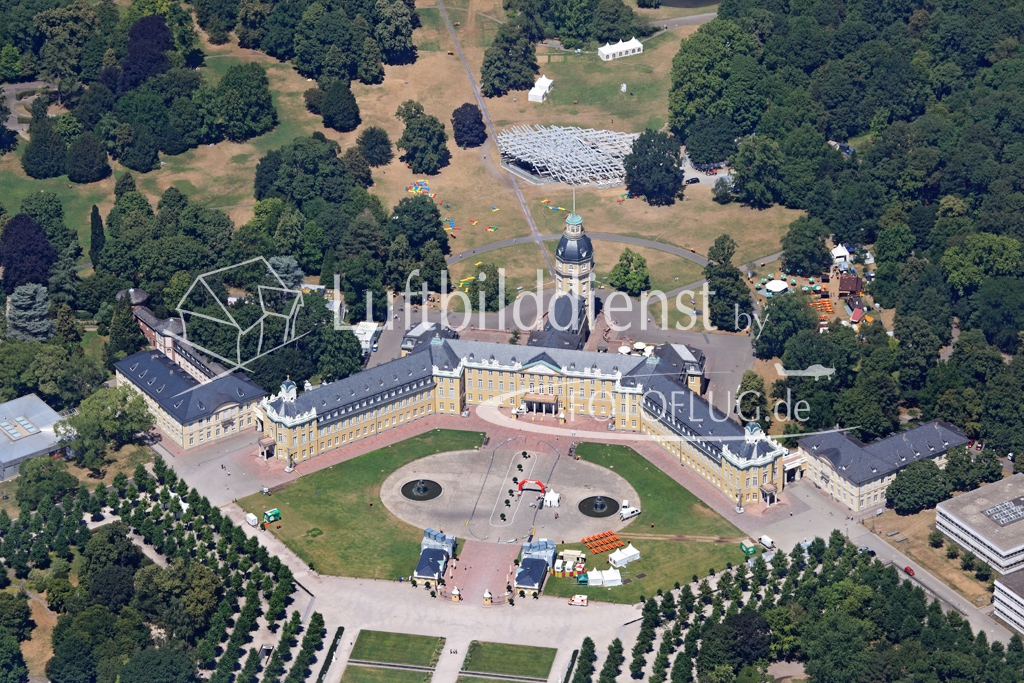 15k2_9875 10.07.2015 Luftbild Schloss Karlsruhe