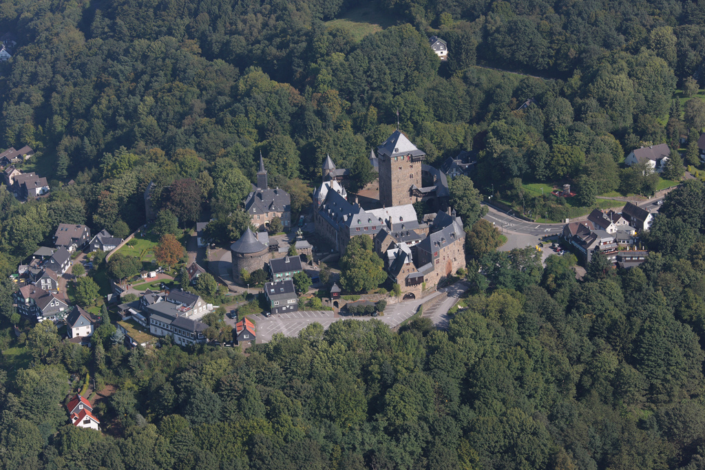 08_20075 11.09.2008 Luftbild Solingen Burg an der Wupper