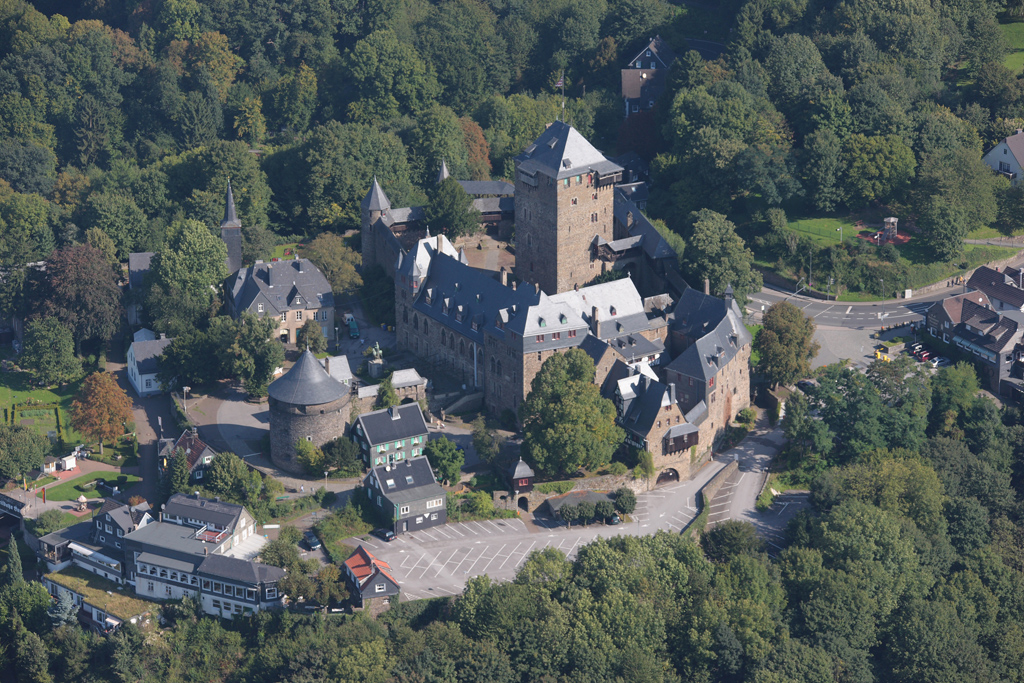 08_20077 11.09.2008 Luftbild Solingen Burg an der Wupper
