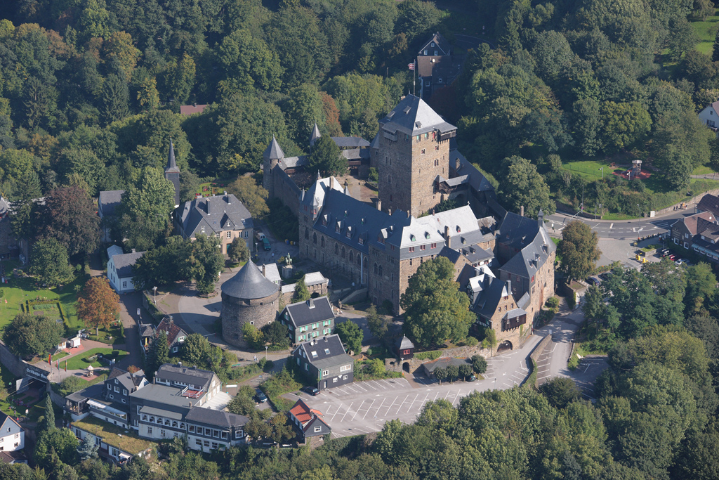 08_20078 11.09.2008 Luftbild Solingen Burg an der Wupper