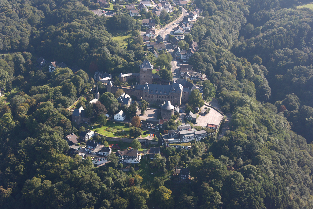 08_20083 11.09.2008 Luftbild Solingen Burg an der Wupper