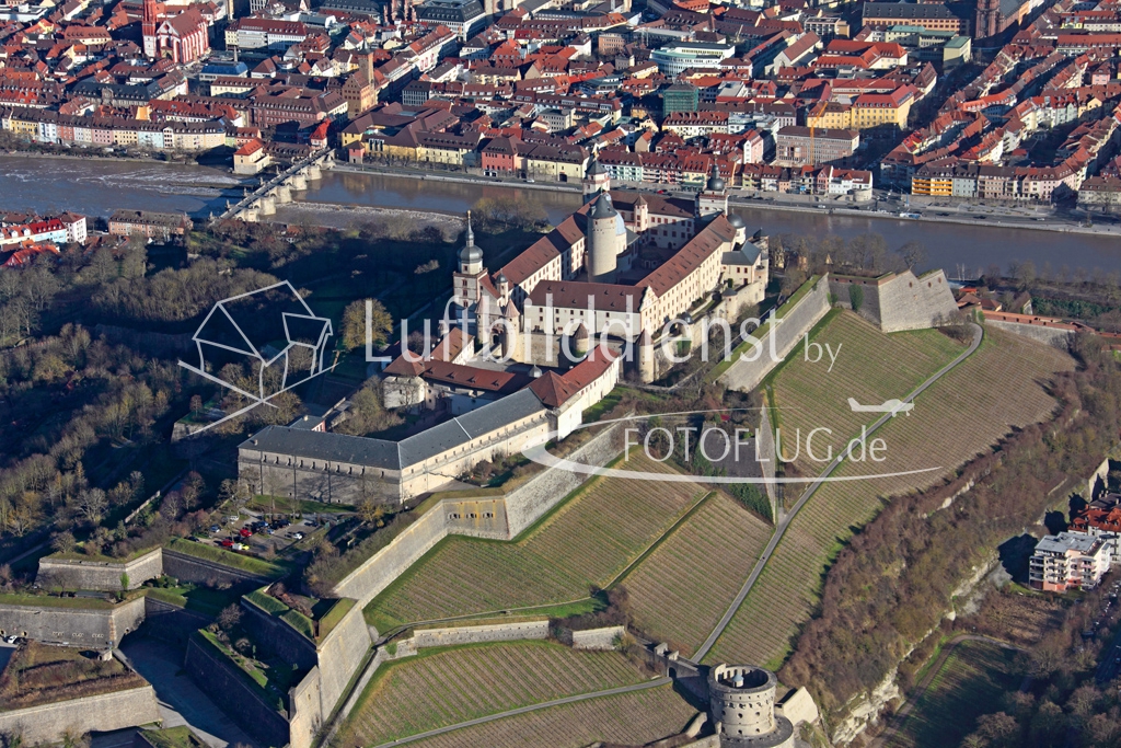 15K2_5924 13.01.2015 Luftbild Wuerzburg