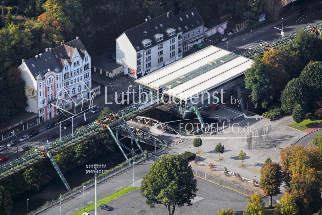 14_29909 28.09.2014 Luftbild Wuppertal Schwebebahn Stadion