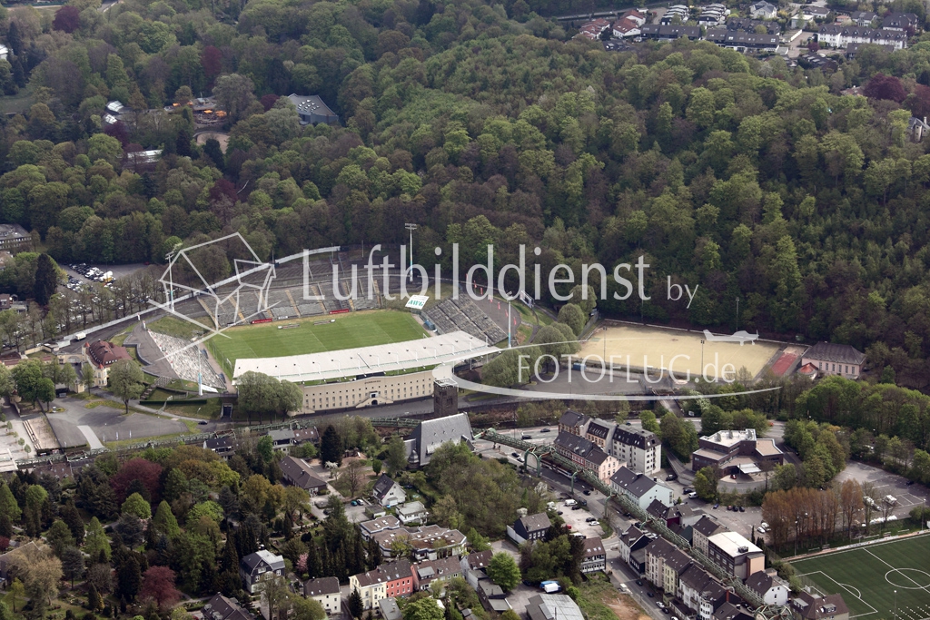 15k2_08016 02.05.2015 Luftbild Wuppertal Vohwinkel Stadion am Zoo