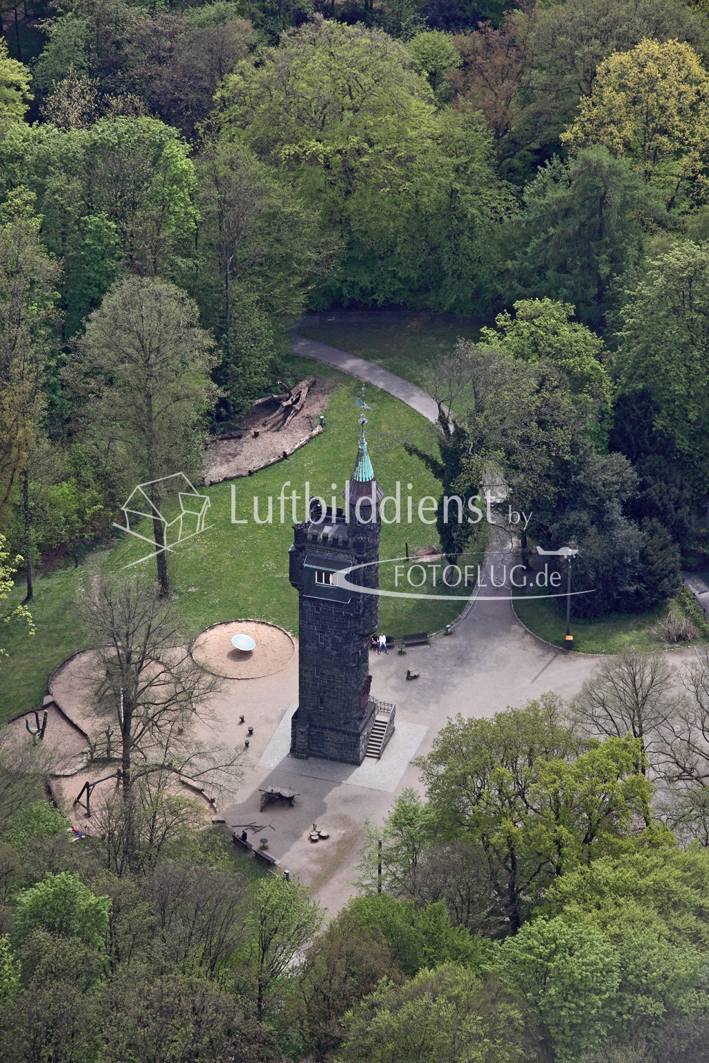 15k2_08048 02.05.2015 Luftbild Wuppertal Von-der-Heydt-Turm