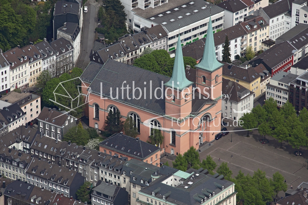15k2_08053 02.05.2015 Luftbild Wuppertal Laurentius-Kirche