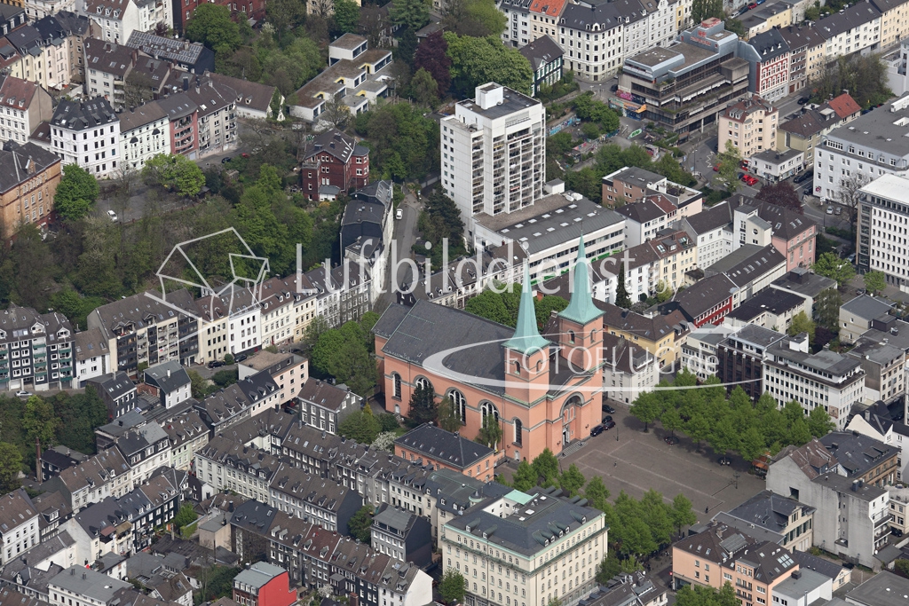 15k2_08054 02.05.2015 Luftbild Wuppertal Laurentius-Kirche