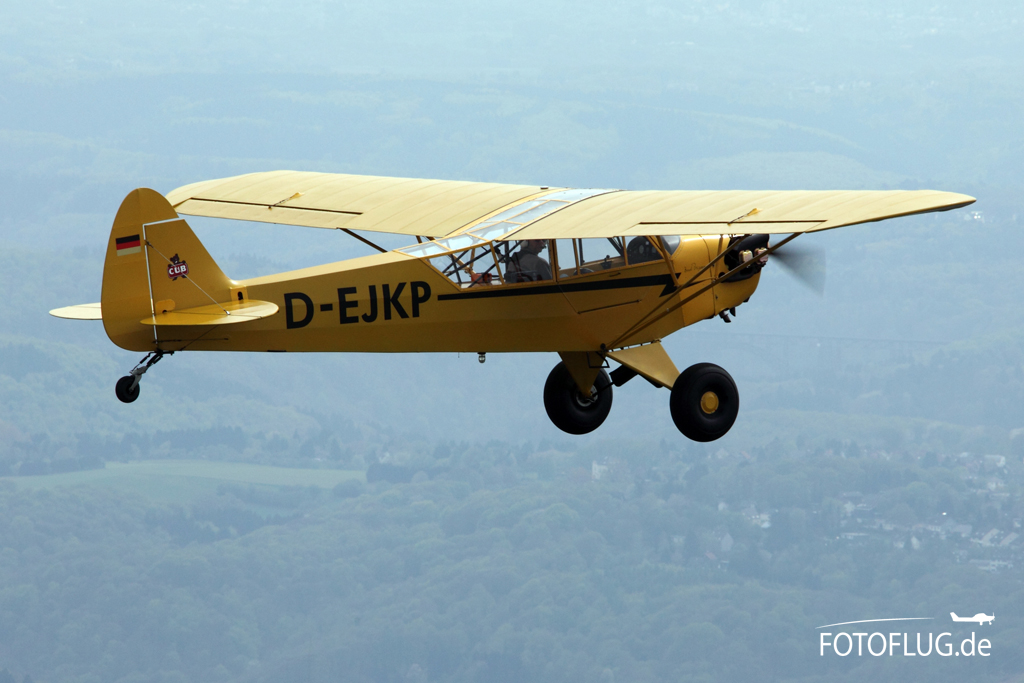 Air to Air Foto Piper J3